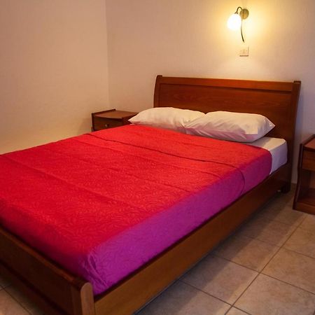 Hotel Adonis Kriopigi Buitenkant foto