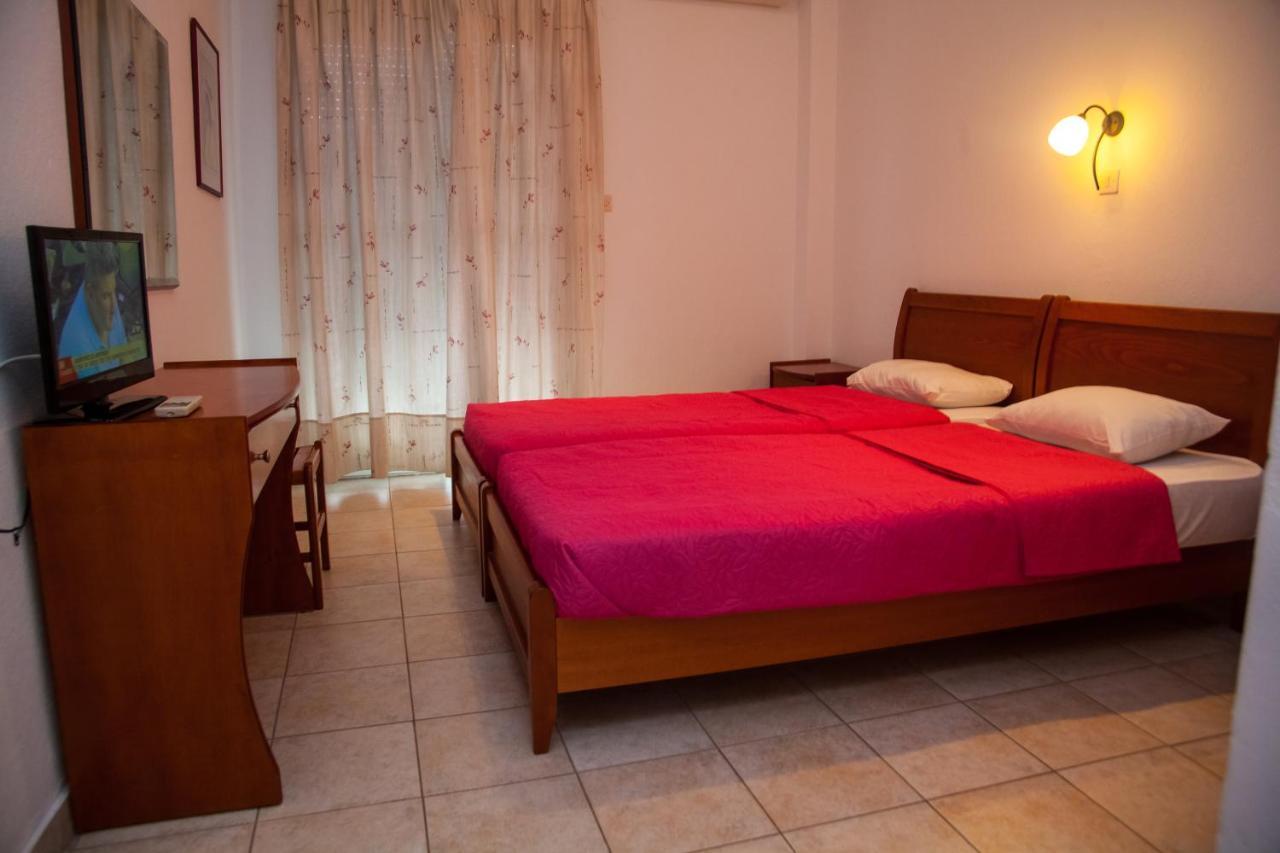 Hotel Adonis Kriopigi Buitenkant foto