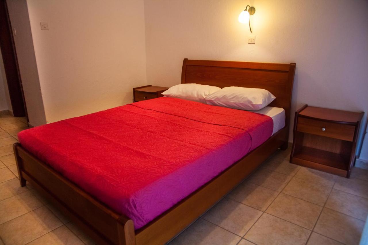 Hotel Adonis Kriopigi Buitenkant foto