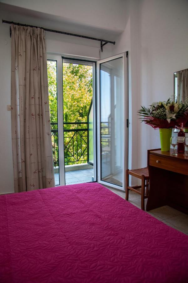 Hotel Adonis Kriopigi Buitenkant foto